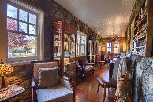 North Lodge on Oakland Bed and Breakfast image 34