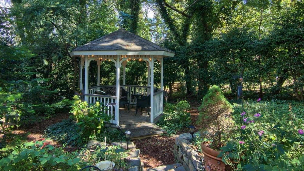 North Lodge on Oakland Bed and Breakfast