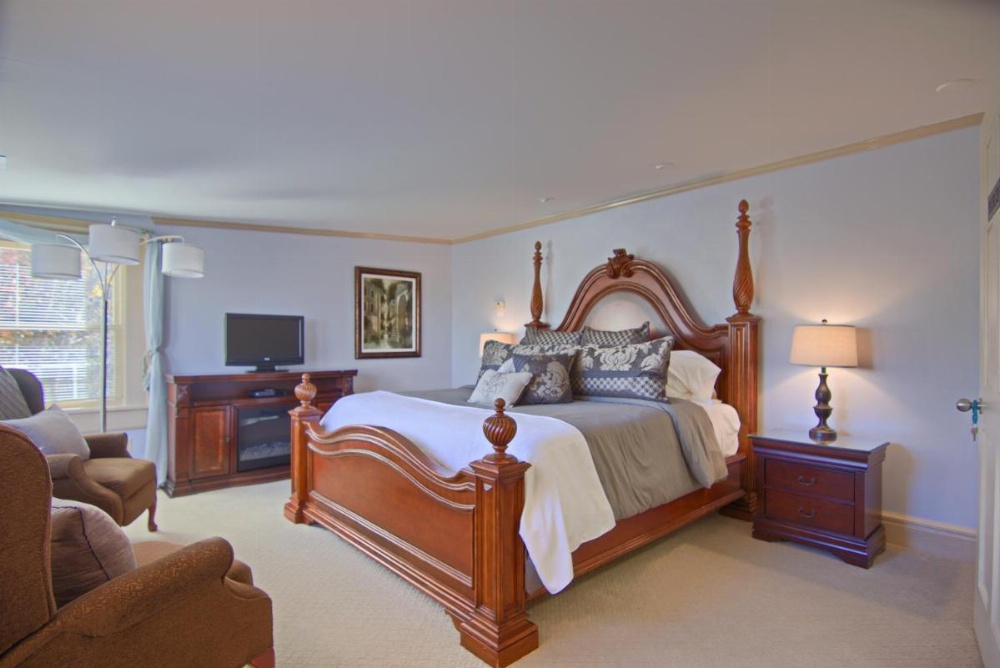 North Lodge on Oakland Bed and Breakfast